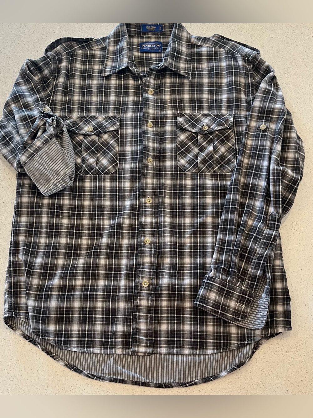 Pendleton Men’s Black and Gray Plaid Button-Down cotton Deck Shirt Size Large